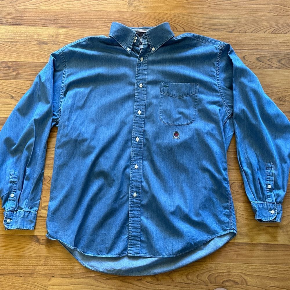 Tommy Hilfiger 90’s Vintage Men’s light Denim Button Up Shirt size XL